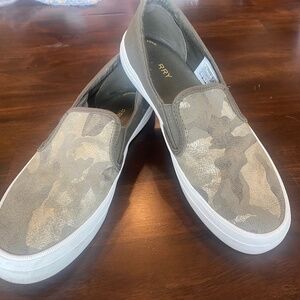 Sperry Women's Crest Twin Gore Sneaker in Green Camo - size 10